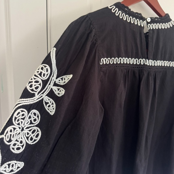 Jennifer & Grace Embroidered Blouse - Picture 12 of 13